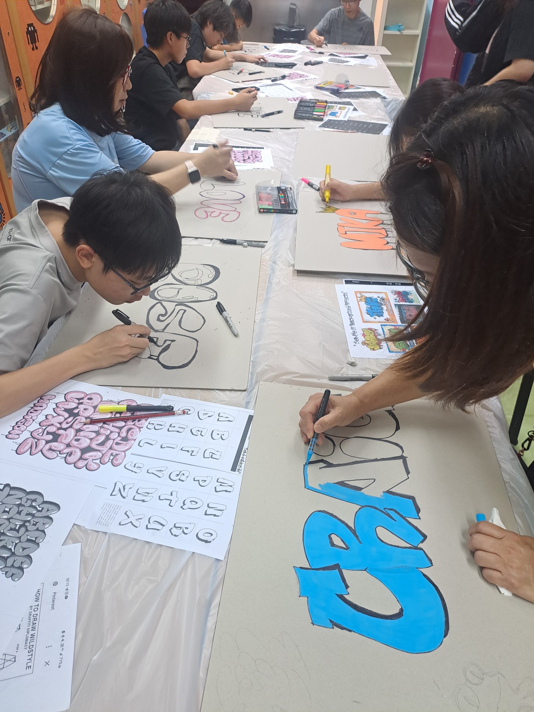 字型草稿、描邊與填色